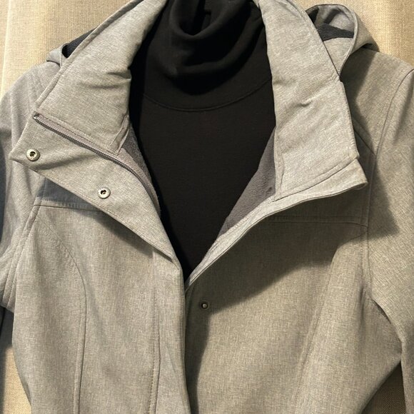 Cloudveil Light Grey Mid-Thigh Jacket - Size Small to Medium - Picture 4 of 14